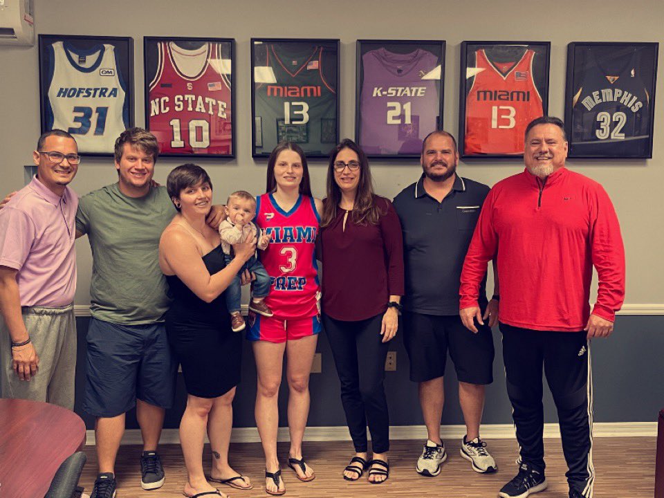 allykeane3's tweet photo. 110% Committed to Miami Preparatory School.🥰🏀 https://t.co/QGmoNQoy0y
