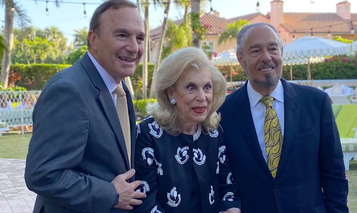 EyeDrCal's tweet photo. Thanks to the #PalmBeach community for the #SafelyDistanced show of support for @LighthouseGld tonight! Great to see Tom Quick, Kit Pannill, Audrey &amp; Martin Gruss, Frannie Scaife — We are so grateful for all you do to help people who are #VisuallyImpaired. https://t.co/uH7jz3QaPr