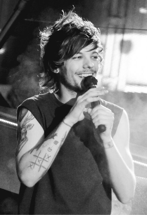 MaraMer19462772's tweet photo. #TOP50LOUISTOMLINSON
Estoy en shock!!!!!!estoy tan feliz por Louis no solo por el documental 
También por toda su música y logros 
Ha sido una persona muy fuerte
#1D #LarryStylinson #HarryStyles #LouisTomlinson
#OneDirection
#LiamPayne #ZAYN
#NiallHoran #Louis_tomlinson #LOUIES https://t.co/l8VHTqFa9F