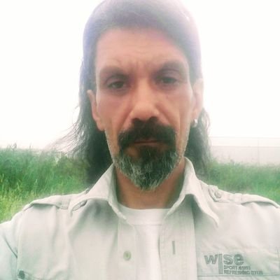 Rodos şövalyeleri gibi top sakal bırakıp küpe takan adam elalemin tesettürüne karışıyor. Sonra da "hayat tarzımıza karışmayın" diye ağlıyorlar...