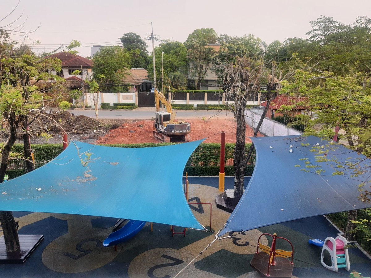 TpgEY's tweet photo. This week an excavator turned up outside our playground and dug up all the marshland. Curiosity is up to 11 and the wonderings haven't stopped. I have just one though; where did all the snakes go? 🤔 #inquirymindset #pypchange #dangernoodles https://t.co/VM3xnY4Th7
