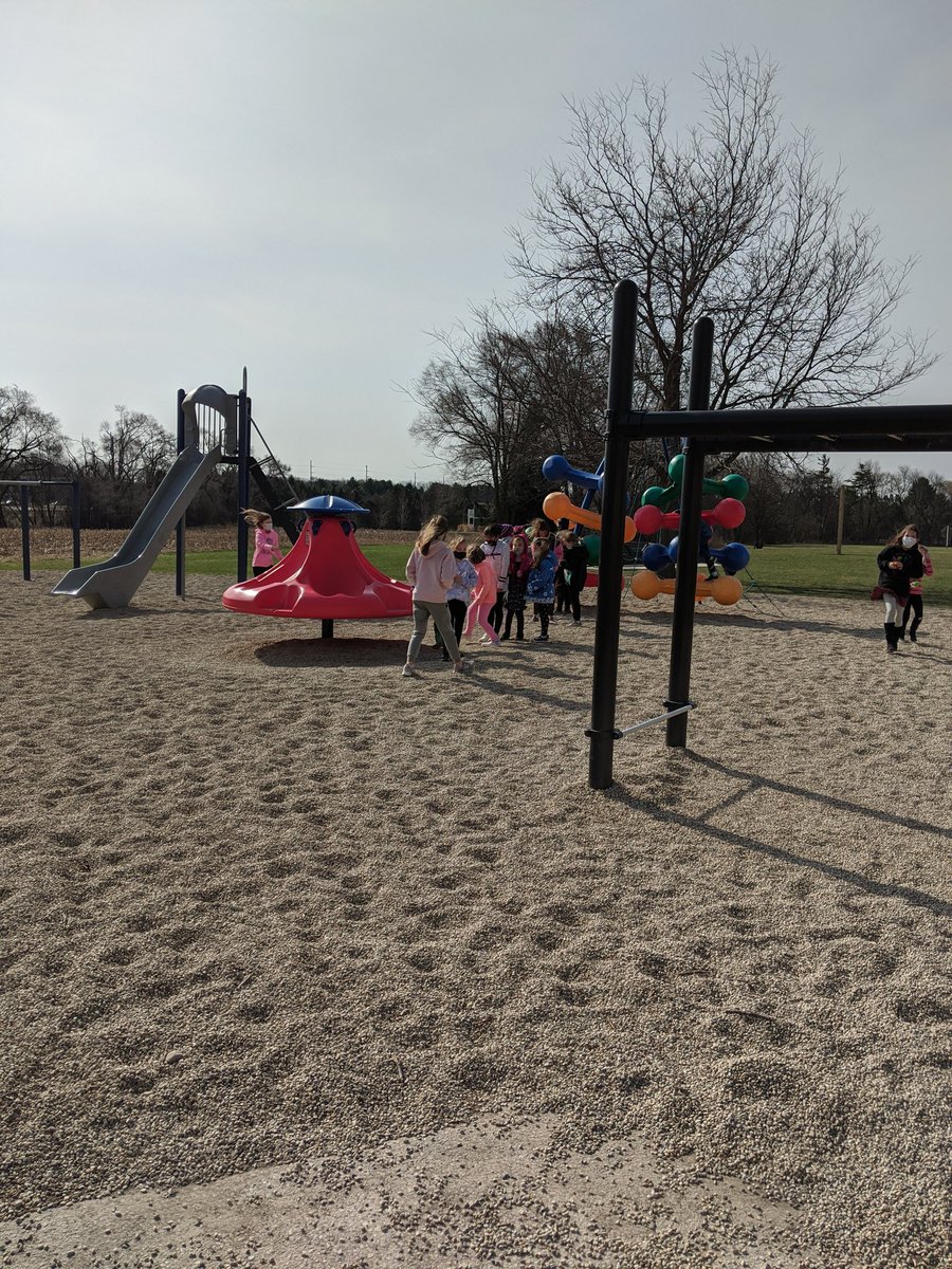 KellyCassaday's tweet photo. Buddy day with reading books together, egg hunt, and playing outside ❤️ #randallwildcats https://t.co/hlqj5WnBN2