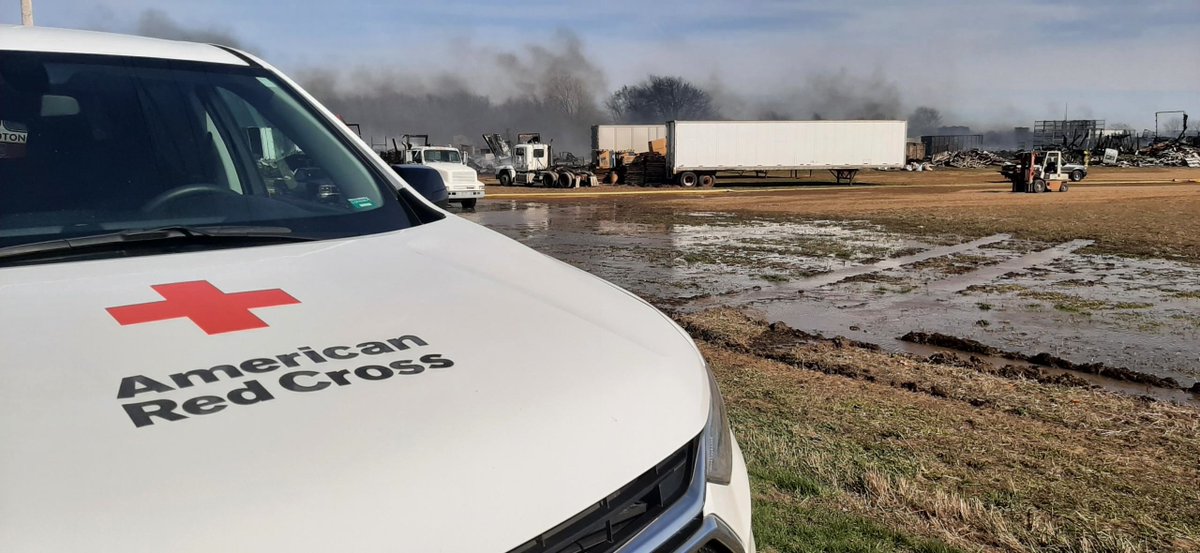RedCrossNOH's tweet photo. Huge #fire in @clydeohio mobilized #RedCross volunteers to drop off snacks and water for dozens of firefighters at the scene. #Disaterresponse https://t.co/iRVzvMlg43