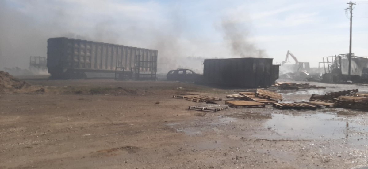 RedCrossNOH's tweet photo. Huge #fire in @clydeohio mobilized #RedCross volunteers to drop off snacks and water for dozens of firefighters at the scene. #Disaterresponse https://t.co/iRVzvMlg43
