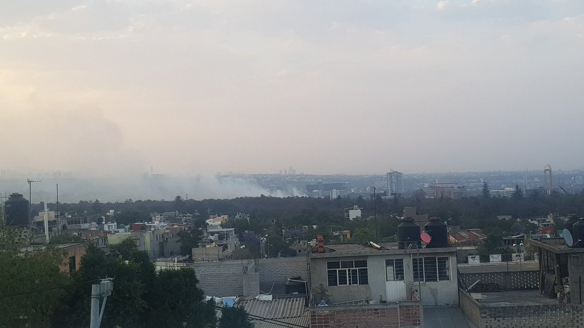 croldan10's tweet photo. Alguien sabe que se incendia? #surcdmx #picachoajusco #incendio https://t.co/kvonhnXIPq