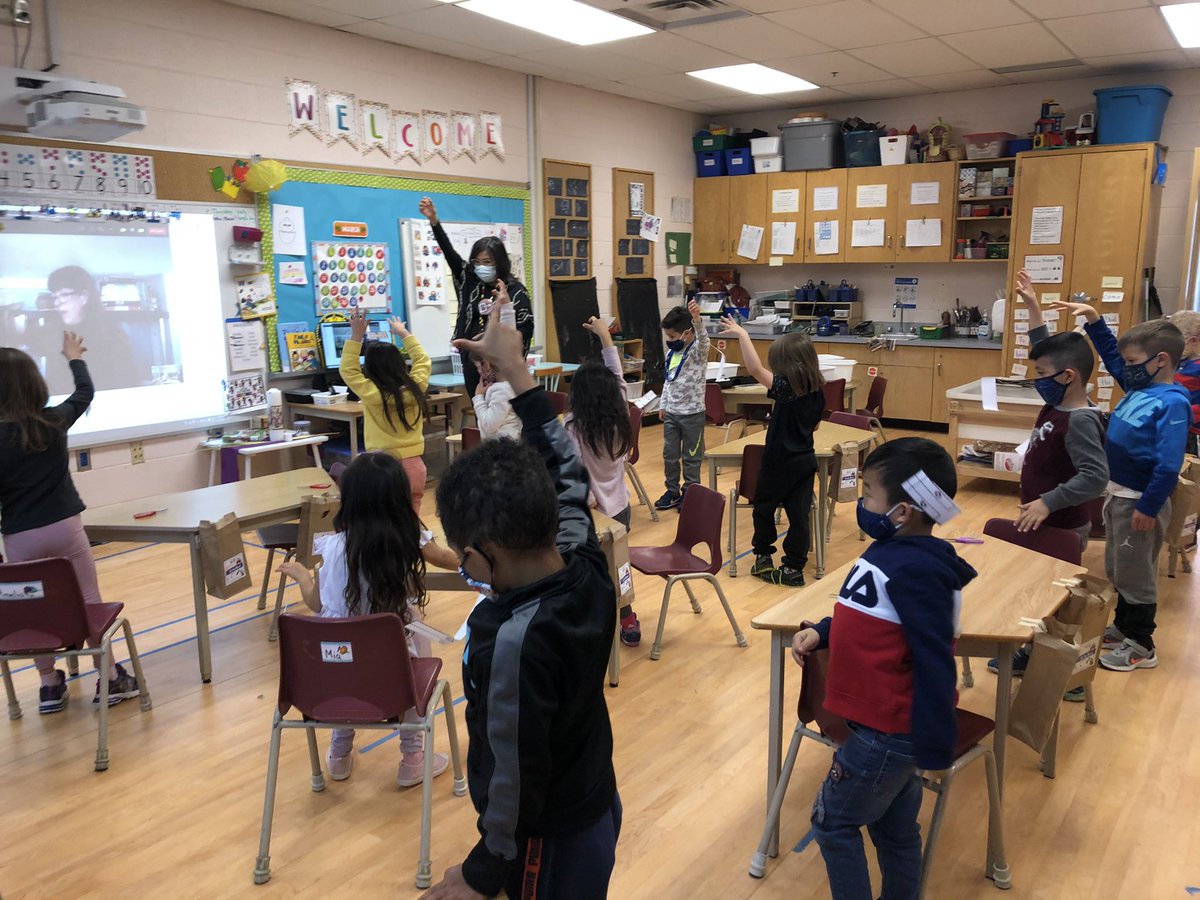 STCKindergarten's tweet photo. We had so much fun being scientists on Monday and exploring gravity. Helicopters, magic tricks, balancing birds and racing cars! Thank you Melinda at “Scientists in School” for a great virtual visit! https://t.co/PtUbqIijp6