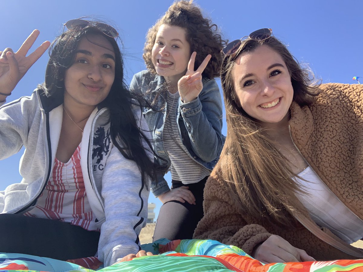 BlueHenEsha's tweet photo. Hope Blue Hens were able to get in some “recooping” today 💙💛
Spent my day at the beach and on the Green 🤩 https://t.co/L8n3Lkb7uZ