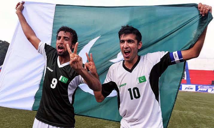 _AWahab_'s tweet photo. I think @Kaleemullah_10 is the only main person who's doing something for Pakistan ⚽, and we're just part of it.
#PleaseSavePakistanFootball
#saveusfromFIFAban
#RespectFIFAmandate
Govt & Federation should do something to save Pakistan's Football from the FIFA-ban. @ImranKhanPTI https://t.co/WcfA14Aht3