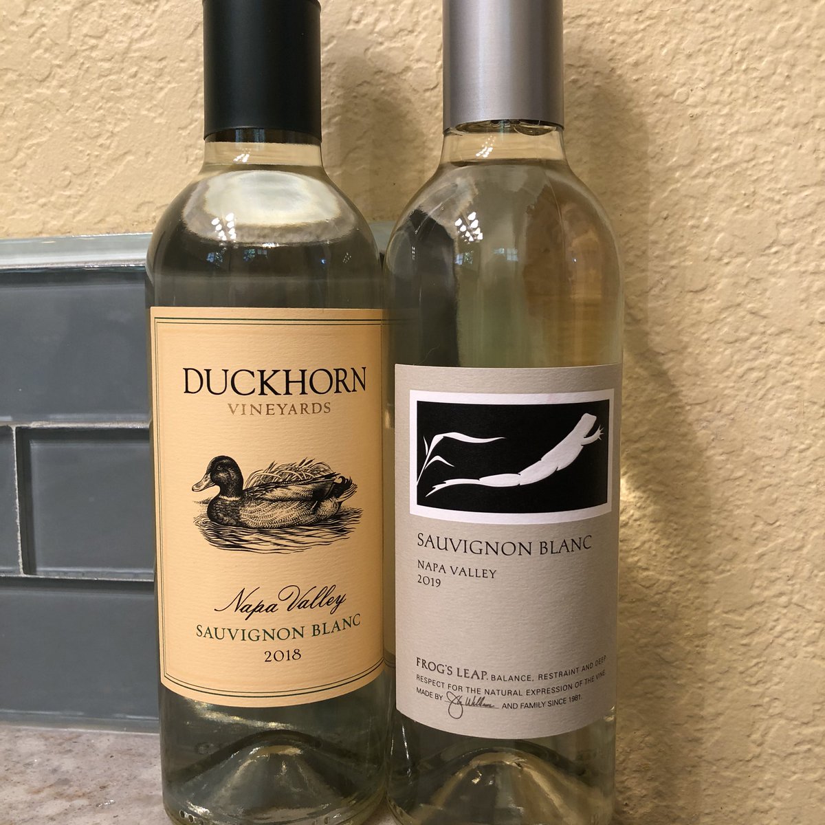 AffordCollector's tweet photo. #SauvignonBlanc #NapaValley #Duckhorn #FrogsLeap #375ml @nvwineandcigar @WinesNapa @duckhornwine @frogsleap @JGwines Love the 375ml! Picked them up at my local wine shop, Joseph George. 2018 Duckhorn Napa Valley Sauvignon Blanc & 2019 Frogs Leap Napa Valley Sauvignon Blanc https://t.co/vBPgZpaBz1