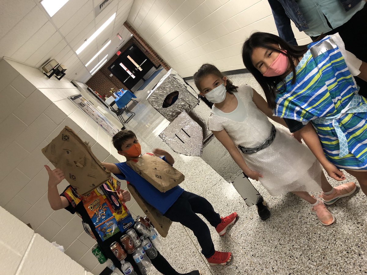 MPE_Frazier's tweet photo. Trashion Show 2021! So creative! @MPE_Mustangs https://t.co/lSxWchllCy
