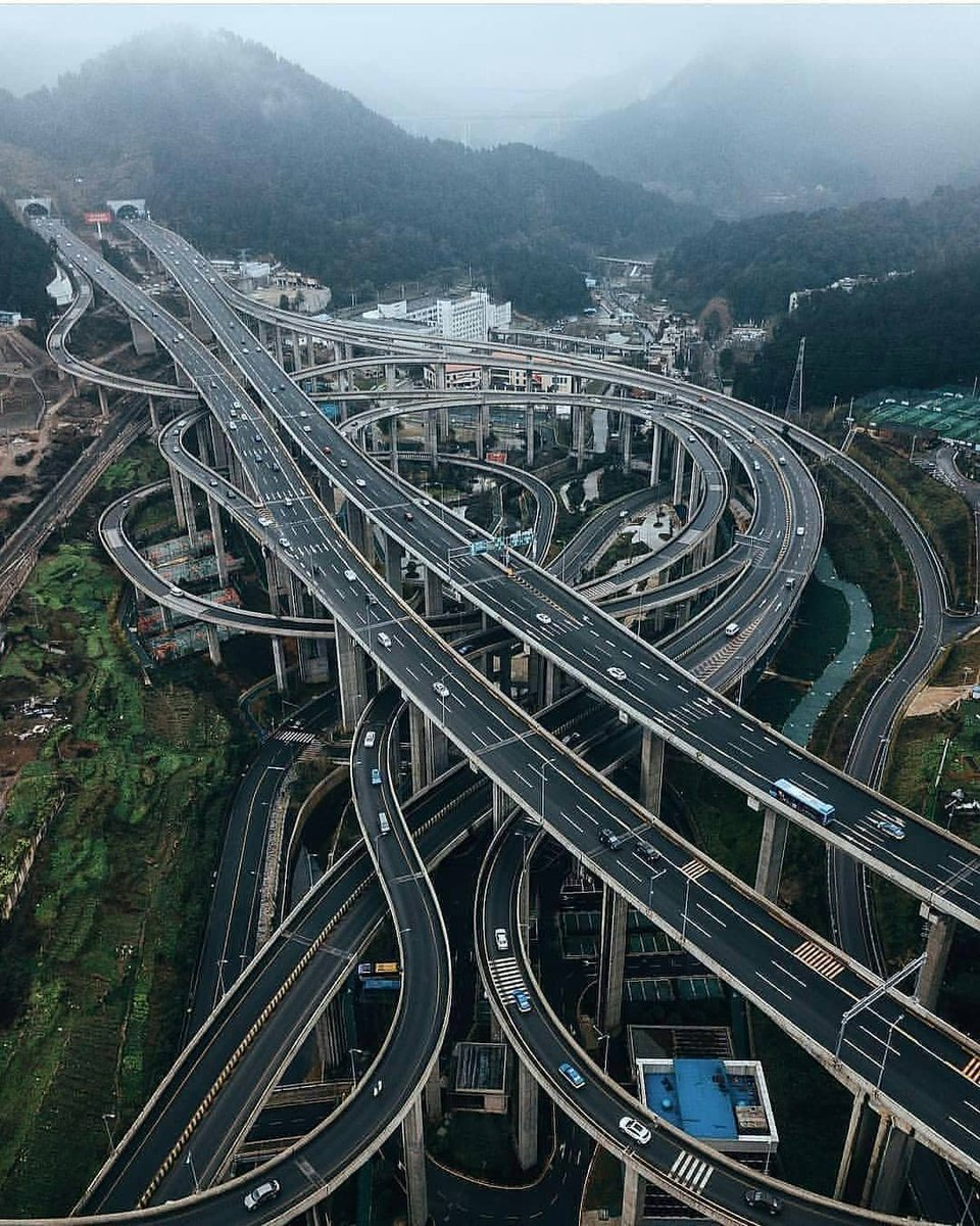 @peaktransit The thing is also that Chongqing is notoriously hilly. Very few places with major cities would actually require that kind of crazy rollercoaster-esque highway configuration.
