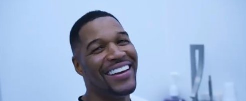 AmazingChild1's tweet photo. #GoodbyeGap Michael Strahan saying i did it and i will do it again. He is a new man with a new smile. No more gap he says. https://t.co/GjNCE6B2vk