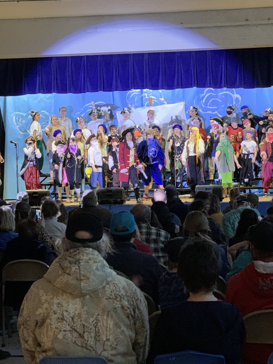 Slammer18's tweet photo. Pirates! The Musical. 4th & 5th graders did a fantastic job! What a fun evening! @GordonElem #GESColts #ilovepublicschools https://t.co/RdPB8RvWhB