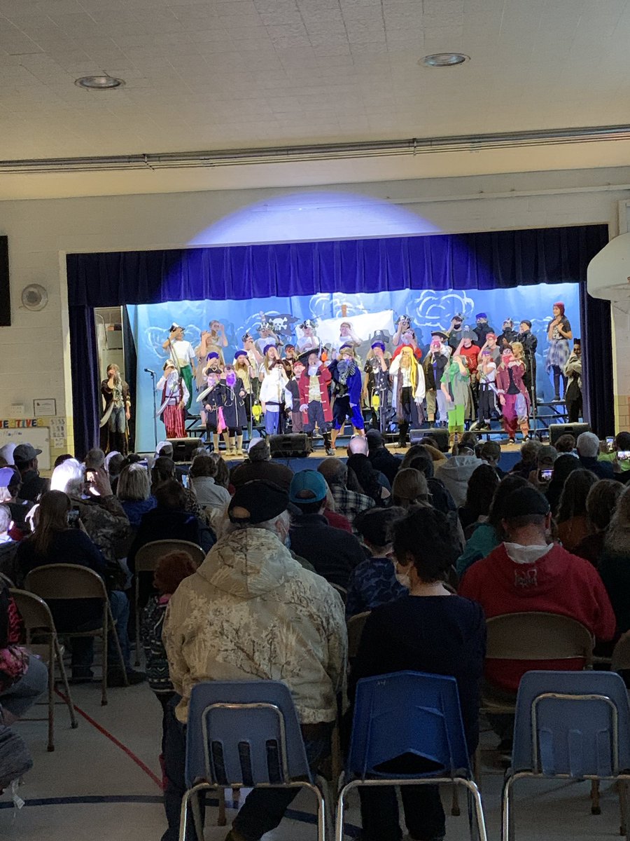 Slammer18's tweet photo. Pirates! The Musical. 4th & 5th graders did a fantastic job! What a fun evening! @GordonElem #GESColts #ilovepublicschools https://t.co/RdPB8RvWhB