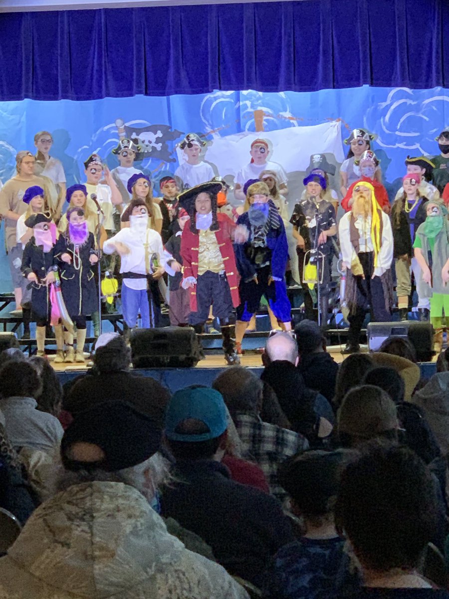 Slammer18's tweet photo. Pirates! The Musical. 4th & 5th graders did a fantastic job! What a fun evening! @GordonElem #GESColts #ilovepublicschools https://t.co/RdPB8RvWhB
