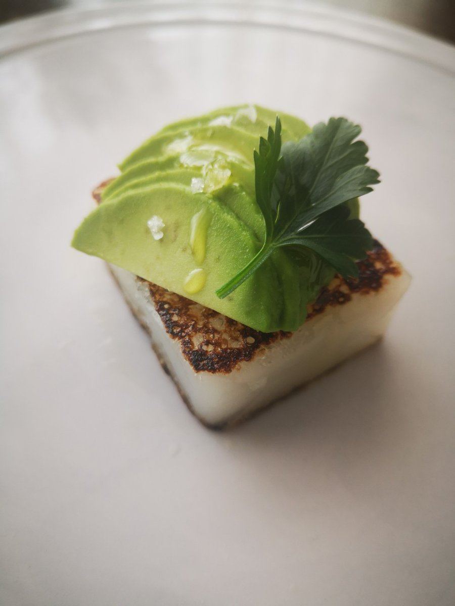 青柳総本家 公式 チーム カエルが12 00をお伝えします こんがり焼いた ひとくちういろう しろ に しらすやアボカドをのせておかず系ういろうに 今日のランチはこれに決まり アレンジレシピ