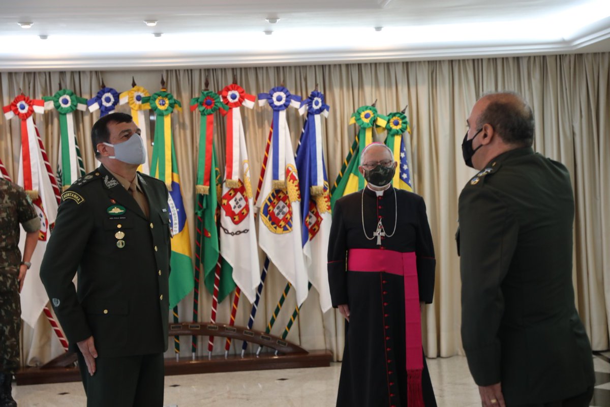 O Serviço de Assistência Religiosa do Exército (SAREx) é subordinado ao Departamento-Geral do Pessoal, prestando importante serviço aos militares e famílias. Hoje, presidi a Passagem de Função do SAREx. Missão cumprida ao Cel Padre Cláudio José! Seja bem-vindo TC Padre Marcelo!