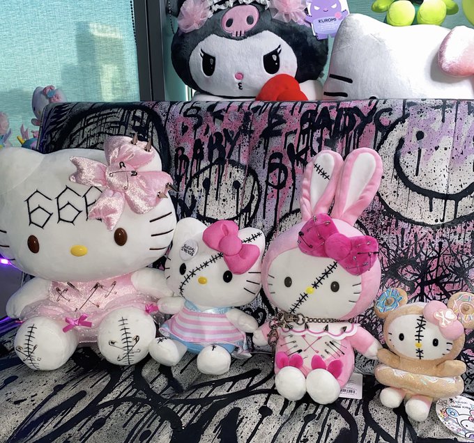 NEW PLUSHIES DROPPING TOMORROW @ 3PM 🤍 https://t.co/hpY0DKctAQ https://t.co/nJnbViqF5q