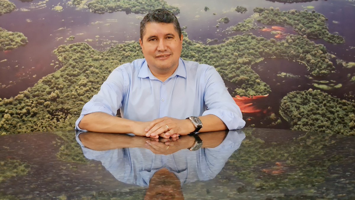 marcioapereira's tweet image. Minha sorte é ter um cenário pronto para as lives e reuniões on-line, sem necessidade de backgrounds artificiais. Também utilizo meu próprio kit e equipamentos, um produtor de mim mesmo. Ninguém mais na sala, mas um mundo virtual que sempre elogia o #Pantanal. #Fundect #Brazil