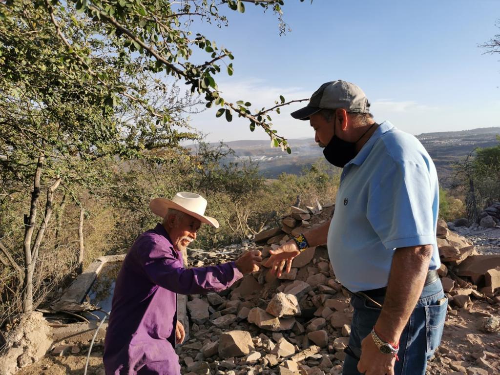 Hector_Alv_Con's tweet photo. Les seguimos cumpliendo a nuestra gente de las comunidades rurales.

En La Ceja de Colimilla existe una bajada muy pronunciada para entrar a los terrenos del ejido, en temporal de lluvias es prácticamente imposible ingresar. https://t.co/cwit16ZzE1