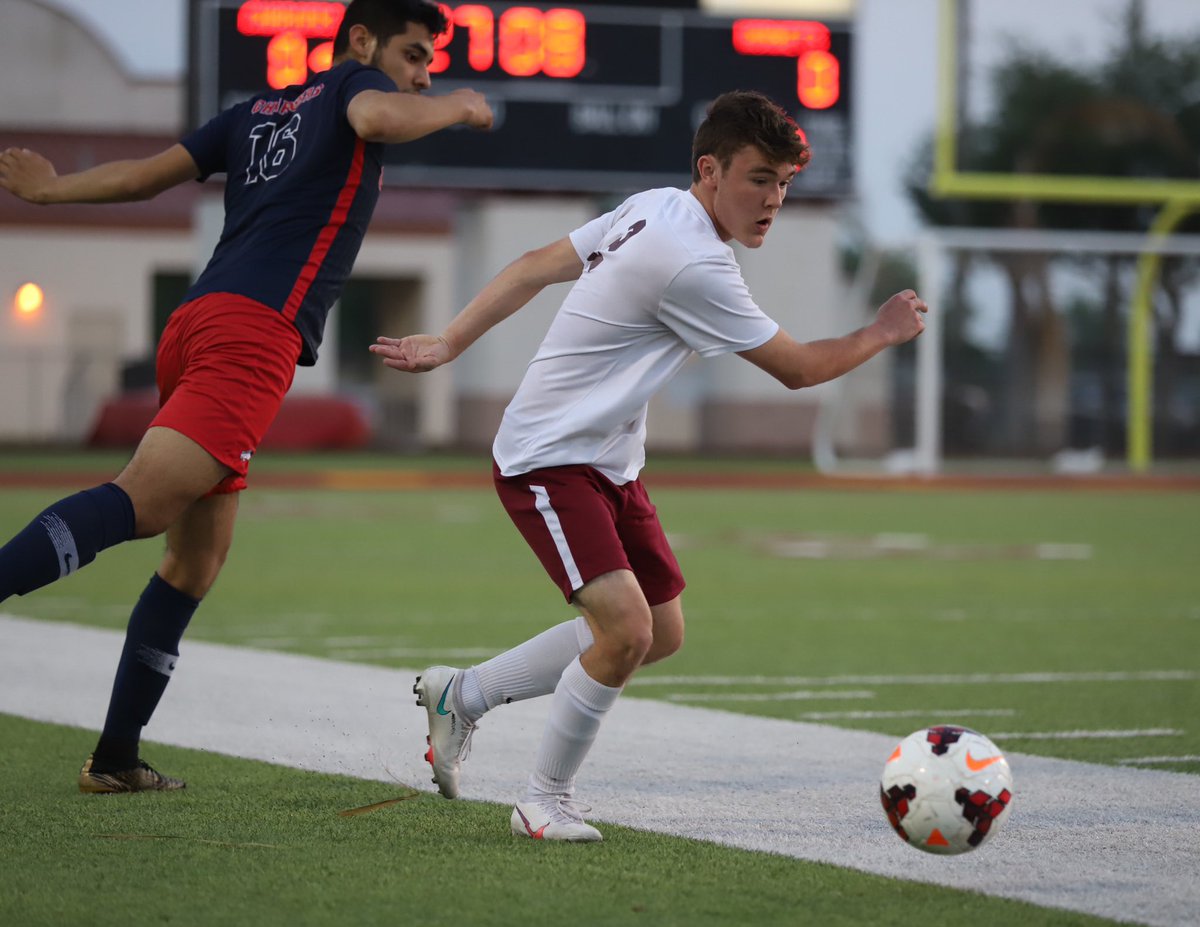 bluff_sports's tweet photo. First half action vs Brownsville Veterans Memorial. Hornets trail 1-0. https://t.co/lh2P3CgR8X