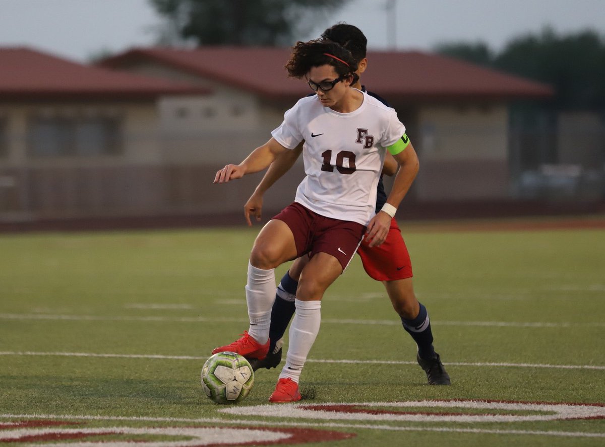 bluff_sports's tweet photo. First half action vs Brownsville Veterans Memorial. Hornets trail 1-0. https://t.co/lh2P3CgR8X