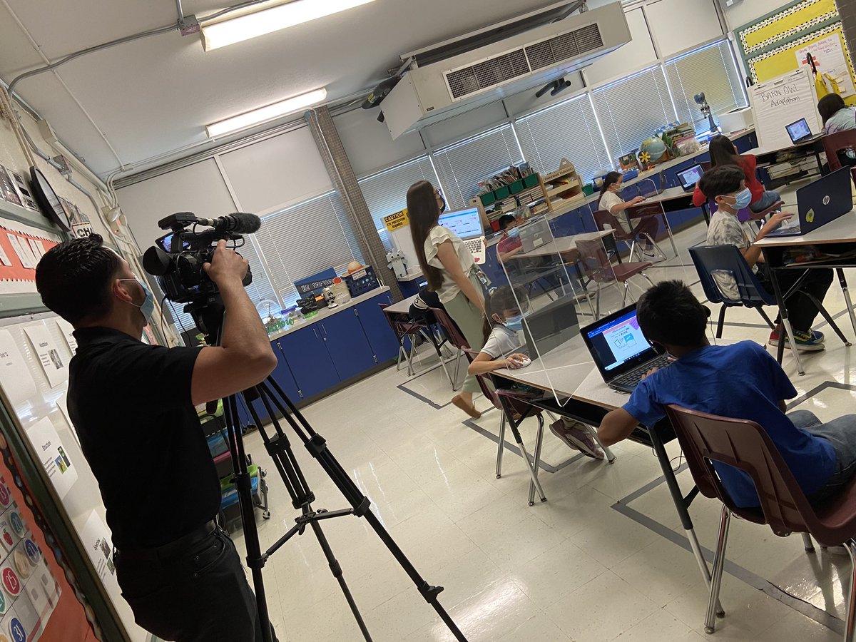 SaraYRodrigu3z's tweet photo. Today was such an exciting day! My students had a #MinuteOfFame as they call it 😂 😉🔥🦁
Thank you #HISDMultimedia for this opportunity @DonelleWilliams it is a pleasure representing #HISDScience
#STEM #Science #CaminoAlExito #LionsROAR #AnchoredInExcellence https://t.co/jSZpuuFTjR