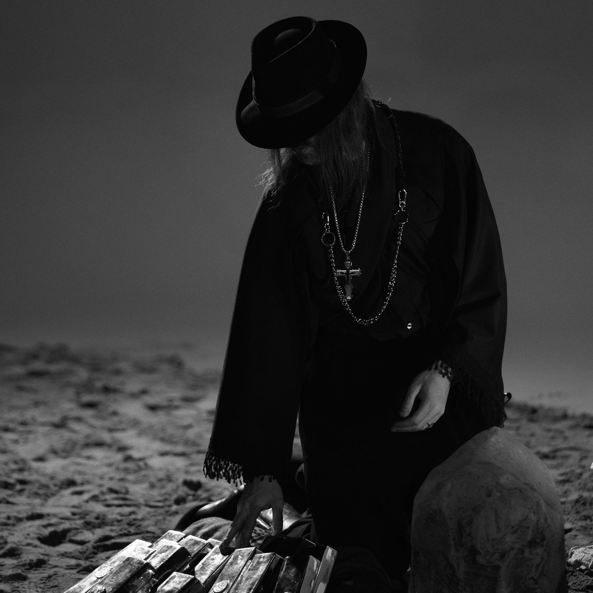 6Guns4Hire's tweet photo. Never get between a man of the cloth and his suspiciously large stockpile of stolen gold. #JustinMichaelCarriere is  #ThePreacher in #6Guns4Hire. #ManOfTheCloth #GoldBars #24ktGold #PriestLife #Bandits #Outlaw #FilmTwitter #ComingSoon https://t.co/yqQ6WMqP6q