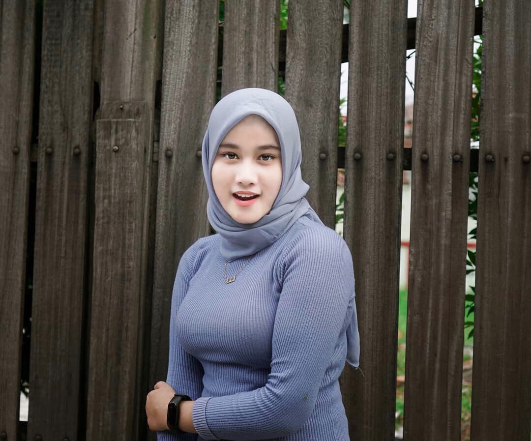 jilbooblover2's tweet photo. Selalu tersenyum #lfl #muslimahsyari #hijrahyuk #muslimahcantik #muslimahfashion #cadar #gamis #ukhty #akhwatsyari #muslimahhijrah #yukhijrah #muslimahtraveller #ukhtimunira #hijrahcinta #munira #niqab https://t.co/izfOlPRjnN