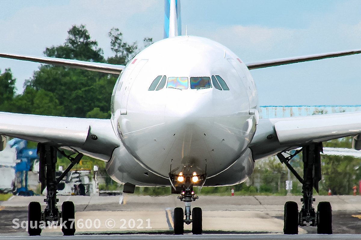 JakaMaulatama's tweet photo. Face to face.
Garuda Indonesia Cargo
Airbus A330-341, PK-GPD
#aviation #airbus #airbus330 #a330 #garudaindonesia #preighter
@garuda_cargo @IndonesiaGaruda @Airbus https://t.co/SX81Lqzqv9
