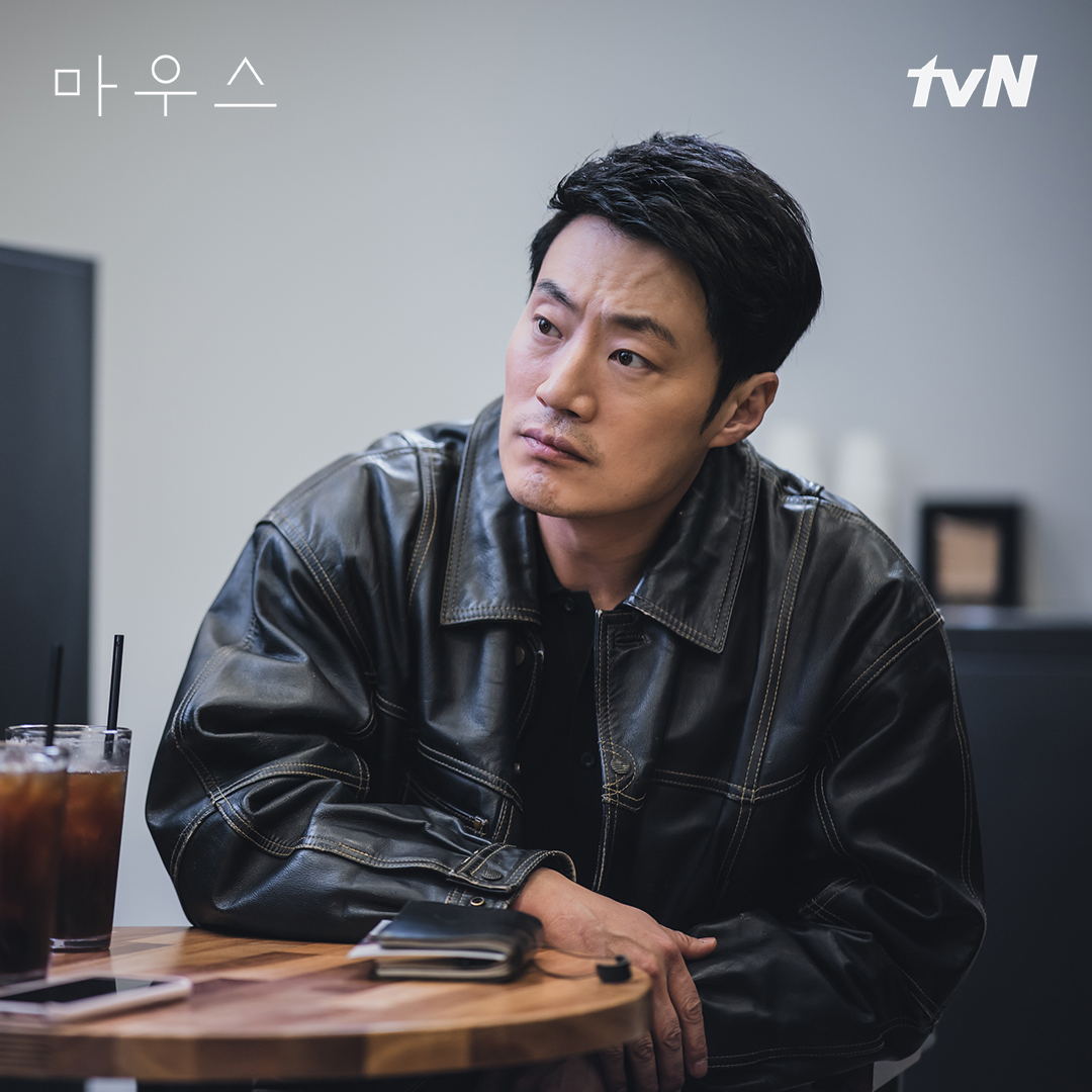 CJnDrama's tweet photo. 바봉홍�� 역대급 위기 봉착?!
오늘 밤 10시 30분 마우스 9화 본방사수🐭

매주 [수목] 밤 10시 30분 tvN 방송
#마우스 #tvN #수목드라마
#이승기 #이희준 #박주현 #경수진 https://t.co/mFgshB4dKq