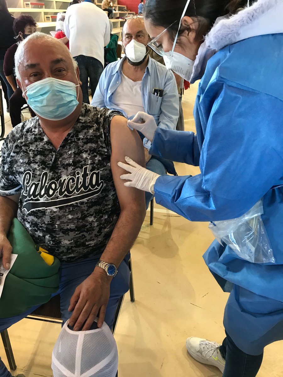 vanelypalma's tweet photo. Oigan es que para mi es muy importante esto, tuve la oportunidad de vacunar a mi papá ❤️ https://t.co/544RA9s4aG