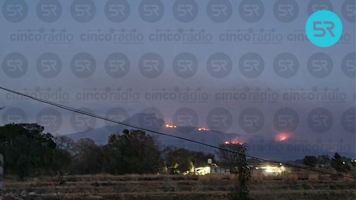 laredcincoradio's tweet photo. Continua el incendio en La Malinche. Urge apoyo @PC_Estatal @PROFEPA_Mx @CONAFOR @911Puebla https://t.co/8XzspOp4hS