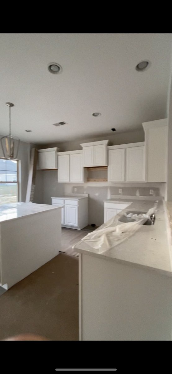 MariaFreyshael's tweet photo. Ending of March Update: Walls are painted! Countertops came in & floors being laid out!! #BuildingOurHome #NewConstruction https://t.co/nYLUIm5Orc
