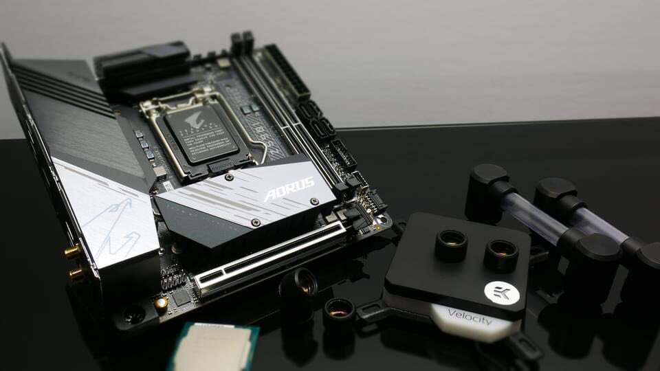 killRMODDINGZ's tweet photo. More AORUS z590i love with the inclusion of EKWB goodness, and a bit of custom stuff... LOL  

@AorusOfficial @EKWaterBlocks 

#z590 #10900k #aorus #ekwb #ekwaterblocks #itx #sliger #projectsidepiece #killrmodz #killrmoddingz https://t.co/IpI19R7xAv