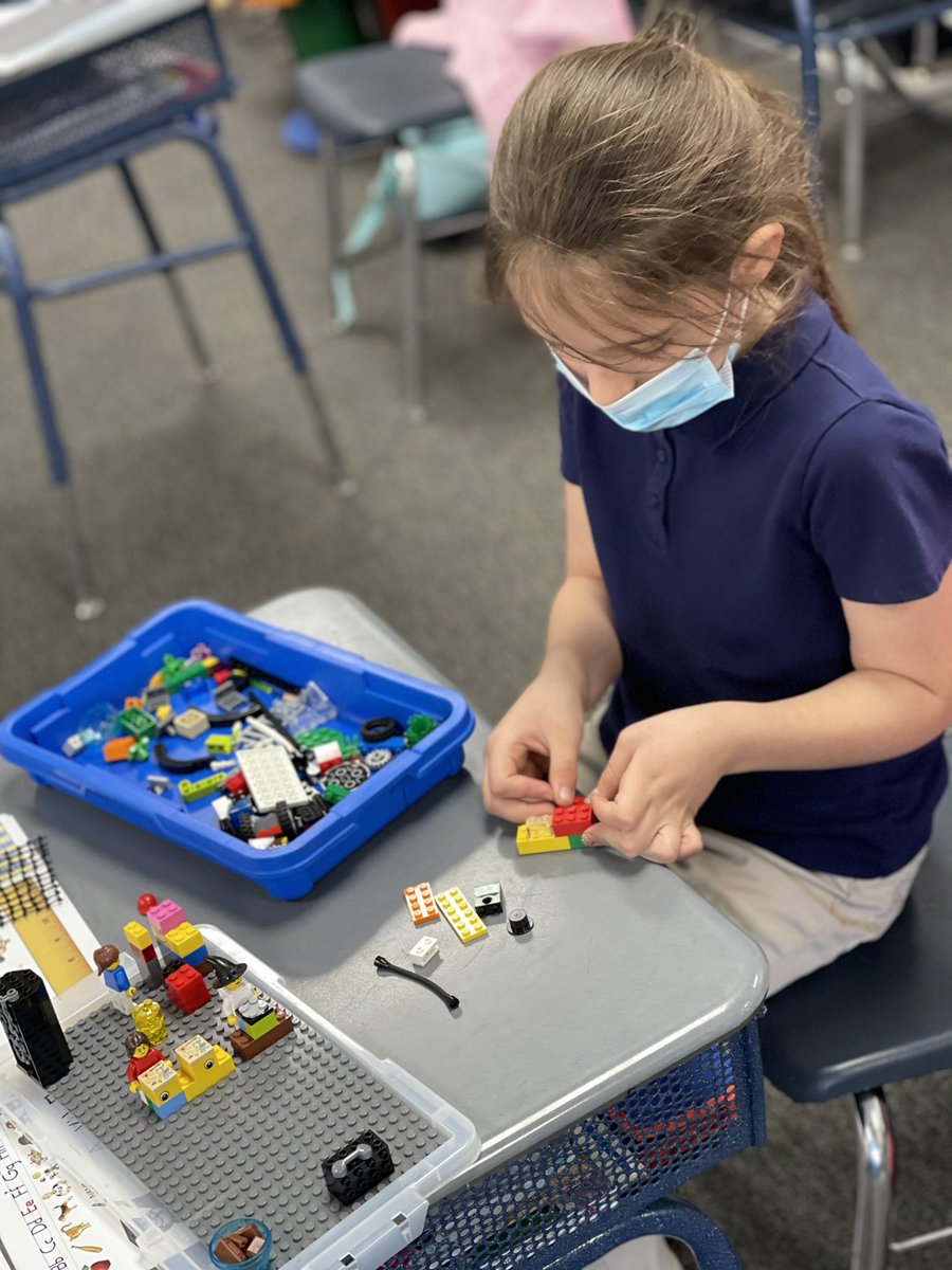hutchSTEMmagnet's tweet photo. Mrs. Beeghly’s 2nd grade discoverers wrote in their journals about their Spring Break, represented their writing in our Build to Express kits, and video’d a partner explaining their creation!🌷🌷 https://t.co/Gy79xD7jVa