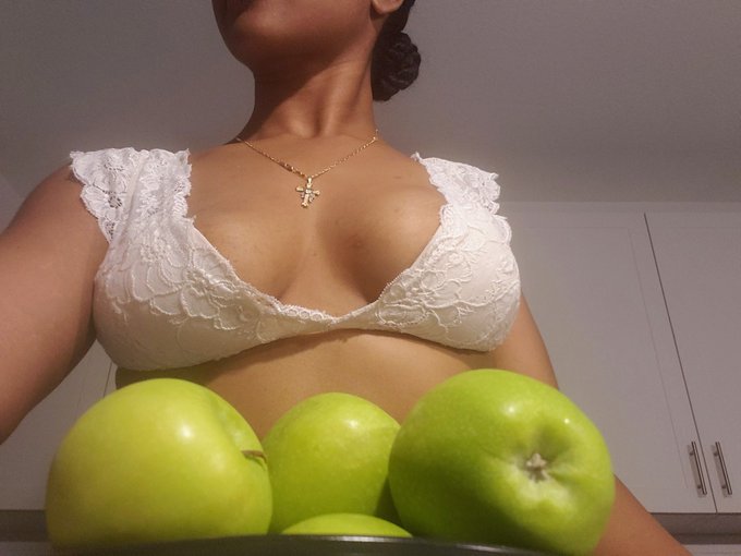 One apple ( and 2 titties) each day keeps the doctor away 😋  Happy Titty Tuesday ❤ https://t.co/bWC6<a href="/tag/cute"class="tags"><span>#cute</span></a><a href="/tag/ebony"class="tags"><span>#ebony</span></a><a href="/tag/sellingcontent"class="tags"><span>#sellingcontent</span></a><a href="/tag/buyingcontent"class="tags"><span>#buyingcontent</span></a>