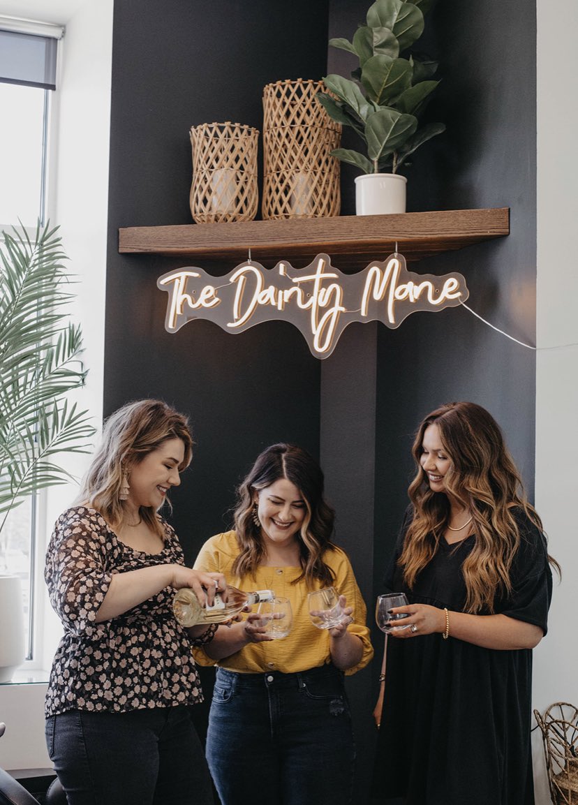 alkattt's tweet photo. in case you didn’t hear...ya girl went out on her own ✂️ if you’re around Indy let me get my hands on that hair🙌🏼 https://t.co/dGwJpEwb7d