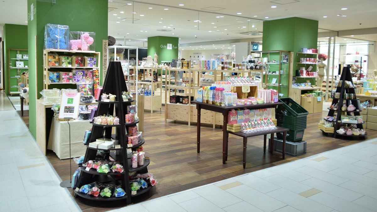 marronnierginza's tweet photo. 手作りアクセサリーや小物などオリジナル作品が揃う「Gift &amp; Fun 銀座店」には、全国各地の逸品や食品、ヘルス＆ビューティグッズも充実🎁ハンドメイド作家さんも募集中😊

#GiftFun
#ギフトアンドファン
#手作りアクセサリー
#ハンドメイド作家

https://t.co/V1NrZs76ve https://t.co/KfJBqjjjAq