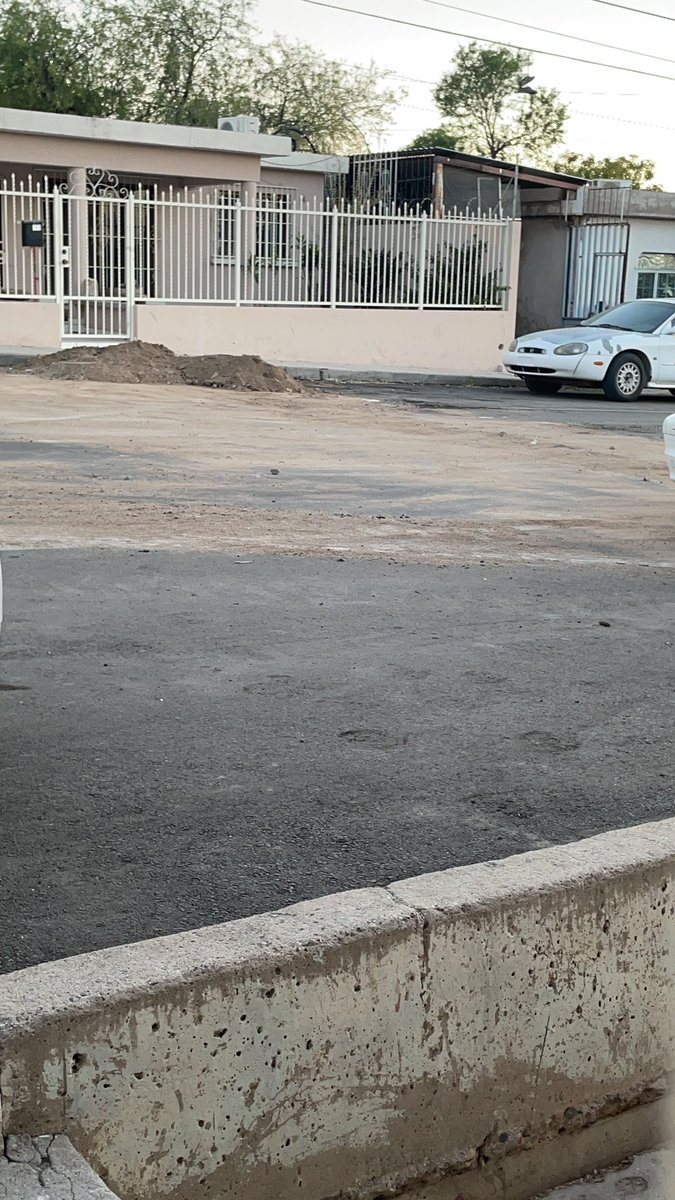 alex_glb's tweet photo. Oye @CelidaLopezc se veía bien bonita mi calle (Tamaulipas y 5 de febrero) cuando la inauguraste, pero mira que bonito dejaron los de @aguahermosillo 
Ojalá quede igual. https://t.co/dDBjdBYECT