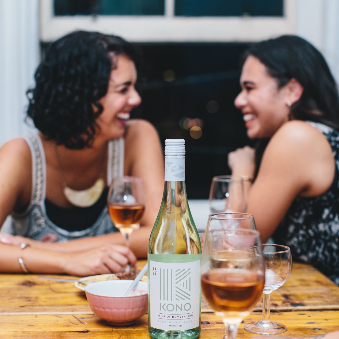 “As wāhine, women, who become mothers and nourish their young, we can also be powerful warriors who can get sh*t done. We are strong enough to do both.” Taylor Aumua, Lead Videographer for NUKU

Check out the new blog in our bio.

#werise #konowines #celebratingwomen #wahinetoa