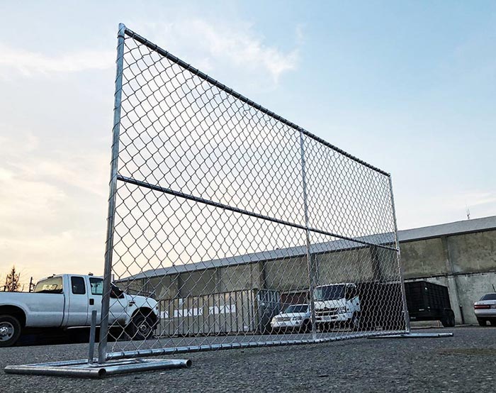 chiefence_ceo's tweet image. Temporary fencing is welded with round pipe. 0.9-1.2m high. It is widely used for Crowd Control Barrier,venue division at large events, public restriction, parking lots.
bit.ly/2ZwBHiJ 
#3DFence #AntiClimbFence #WireMesh #WeldedWireMesh