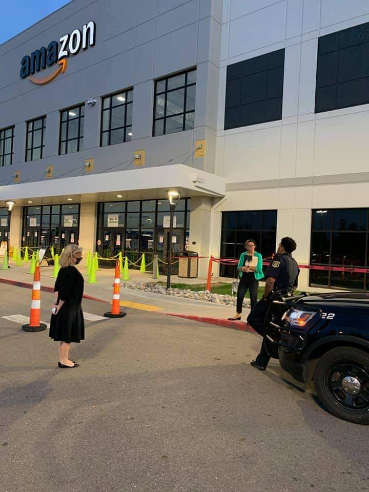 RashidaTlaib's tweet photo. Don't fall for it. 

@amazon invited @RepDebDingell and I, but then called the police on us after we waited patiently for over an hour to tour the facility after workers complained about conditions. https://t.co/B6bHA3gxFZ