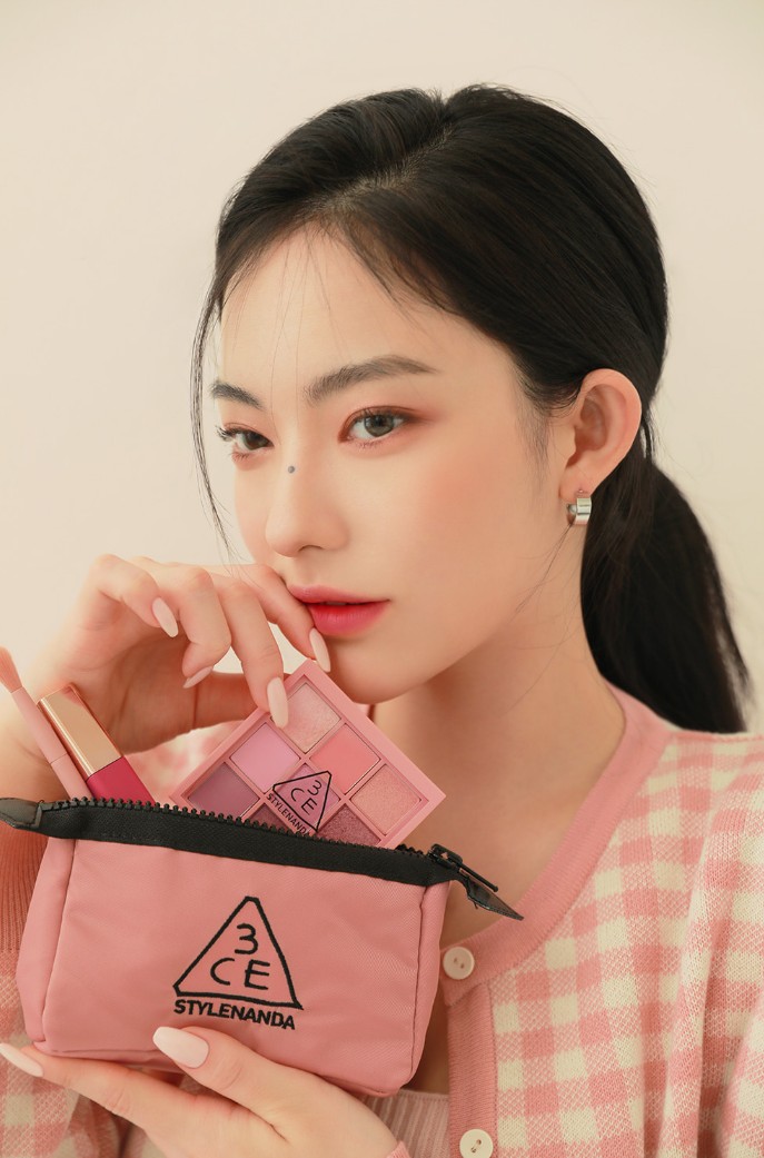 3ce_official_jp's tweet photo. /
3CE SPRING EDITION
#SPRINGMUSE
\
ロマンティックで愛らしい春色メイクを叶える3CEだけの特別なSPRING EDITION🌸
✔33%OFF
SPECIAL DEAL-5,400円
*公式オンラインストア限定にて販売中!
▶https://t.co/1GLQMPk1Qg https://t.co/ZgexeuVHJr