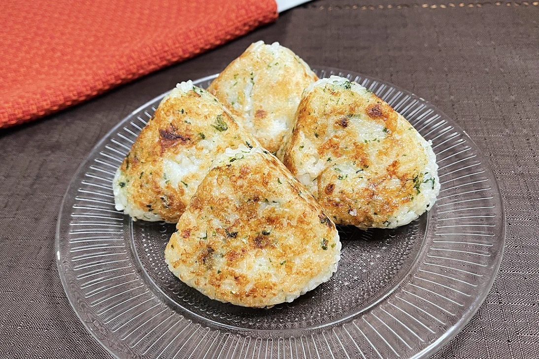 ひとくち食べたらやめられない止まらない！悪魔のチーズ焼きおにぎり‼