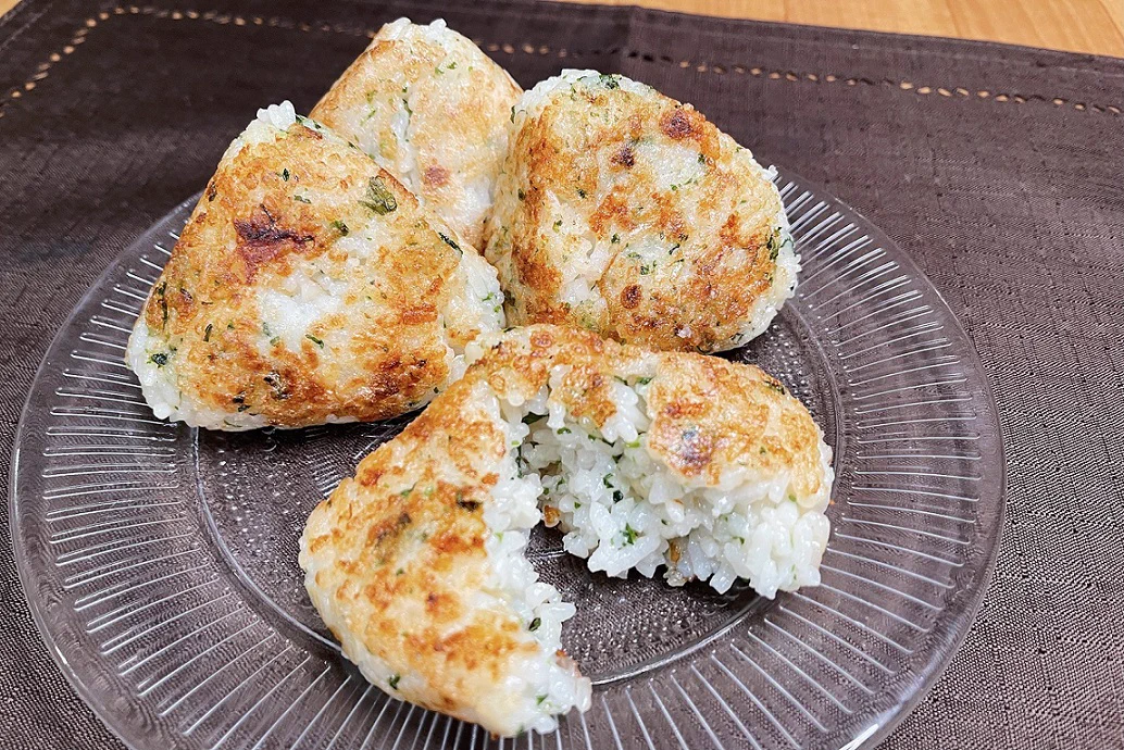 ひとくち食べたらやめられない止まらない！悪魔のチーズ焼きおにぎり‼