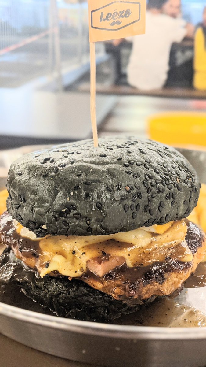 NamdodoMY's tweet image. Semalam aku makan Leezo Kota Masai. Masin giler 😭