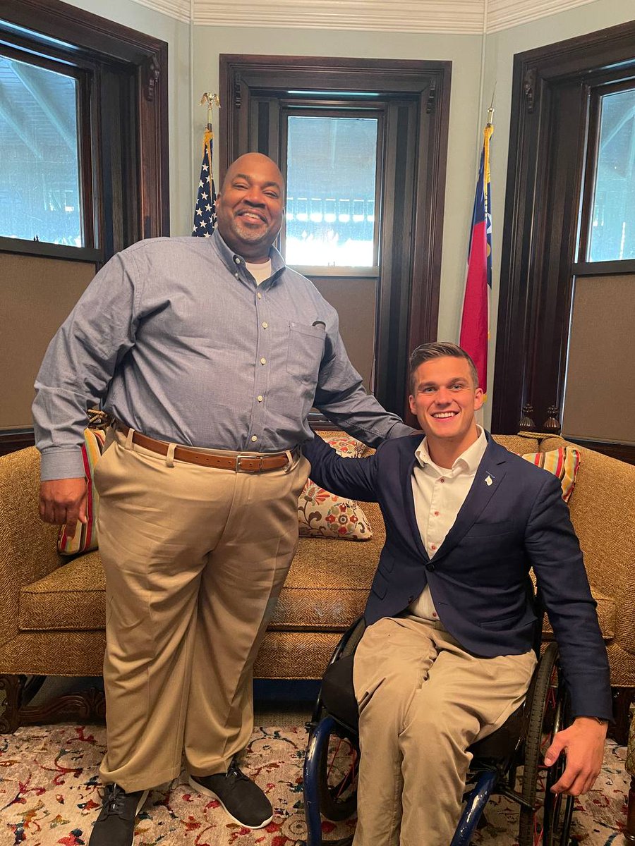 teamcawthorn's tweet image. We are so blessed to have @markrobinsonNC as our Lieutenant Governor. 

So proud to work with him to best represent the great people of NC-11.