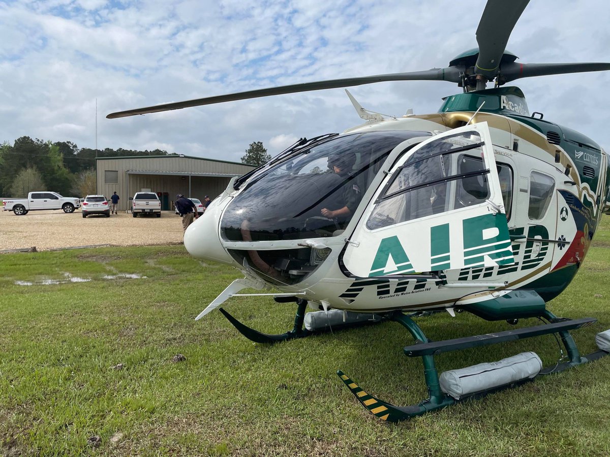 AcadianNews's tweet photo. Air Med6 visited the NEMSA campus in Covington today for mock MCI training with the current paramedic class. #airmed #nemsa #becomeamedic https://t.co/rLbi9h9ZCN
