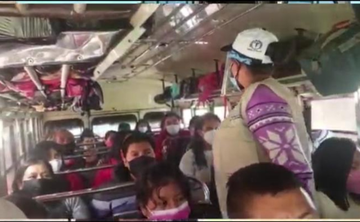 Noti7Guatemala's tweet photo. Piloto detenido por #infringir disposiciones: llevaba el bus al 100 por ciento ➡️ https://t.co/4FnpO5H9AT https://t.co/iulIaaoEoE